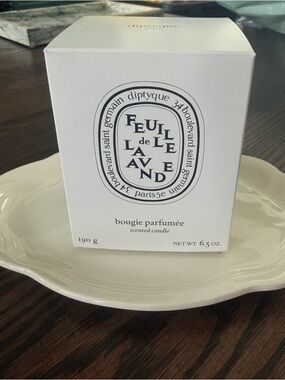 Diptyque Feuille de Lavande Candle - White & Black Packaging